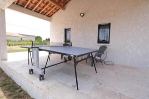 屋外ダイニングエリア