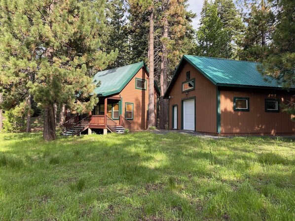 Cabin on the left, garage on the right... meadow front & center! 