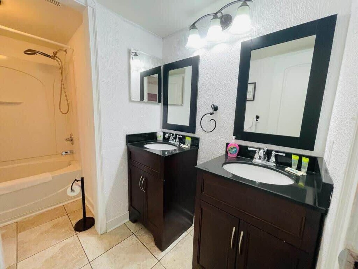 Meridian Great Ocean view condo on the beach+pool