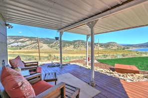 Lower deck with seating area overlooking Rifle Gap