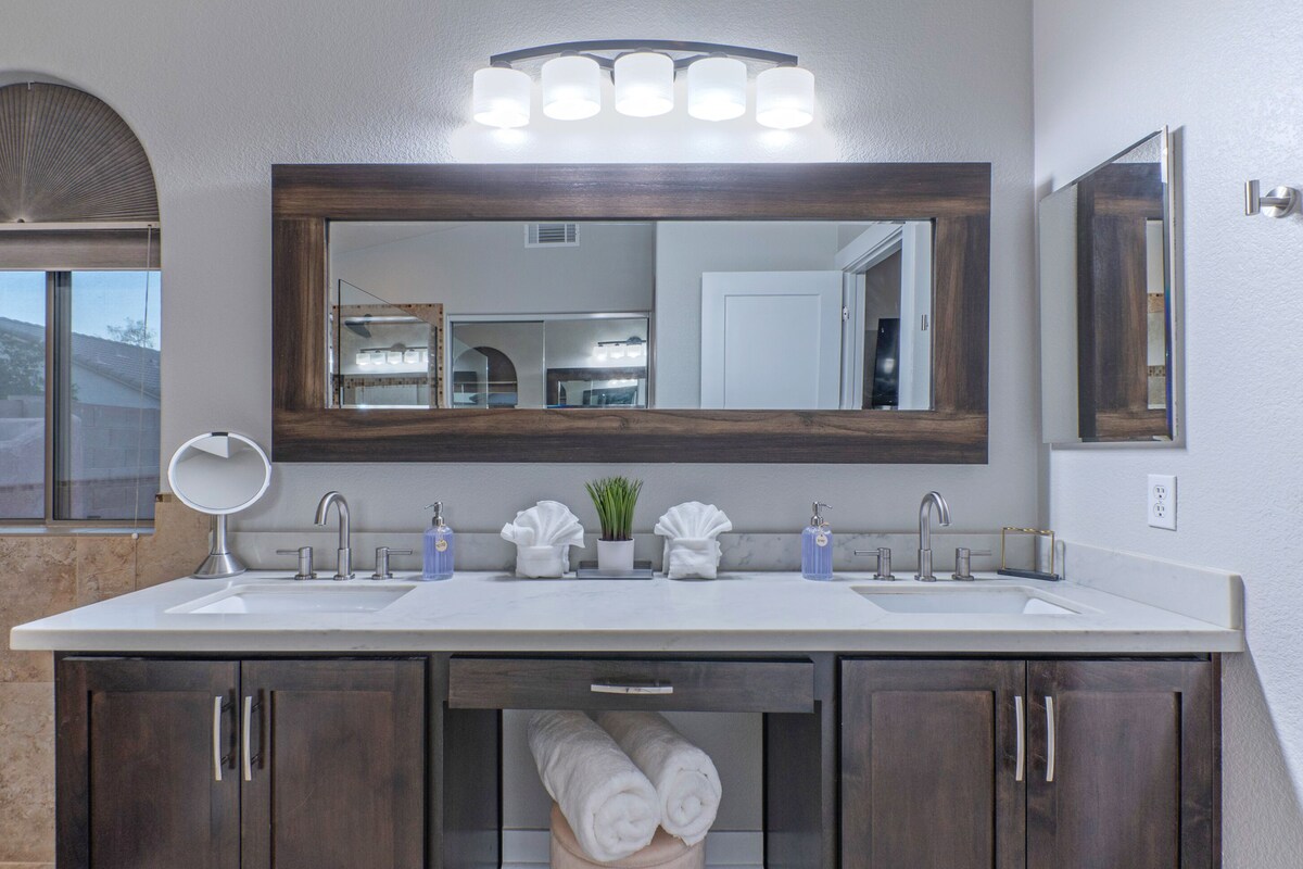 Mesa, QUIET: Hikers/Bikers/Golfers Oasis, TVs All BRs, POOL w/Opt Heat, Patio, Grill, 2 Car Garage