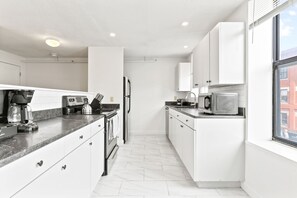 Newly renovated, fully-equipped kitchen