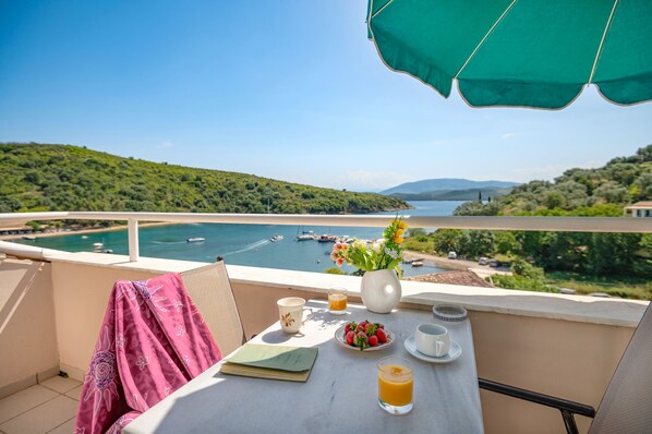 Amazing panoramic sea views