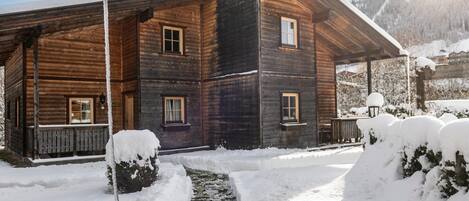 Außenseite Ferienhaus [Winter]