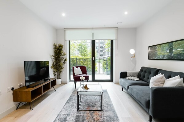 The Cosy Cabot - One Bedroom (1)