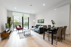 The Cosy Cabot - One Bedroom (3)