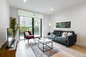 The Cosy Cabot - One Bedroom (2)