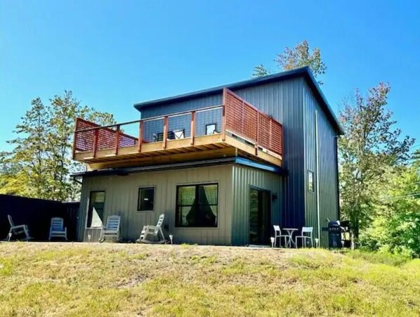 upstairs deck over looking the Wilderkill