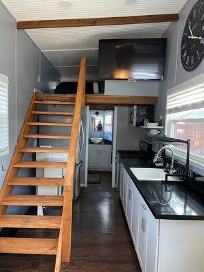 Wide stairs to loft, large Roku TV with streaming, granite kitchen countertops