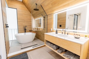 The 2nd floor bathroom features a wetroom. 