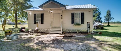 Sylvania Vacation Rental | 520 Sq Ft | 1BR | 1BA | Stairs Required