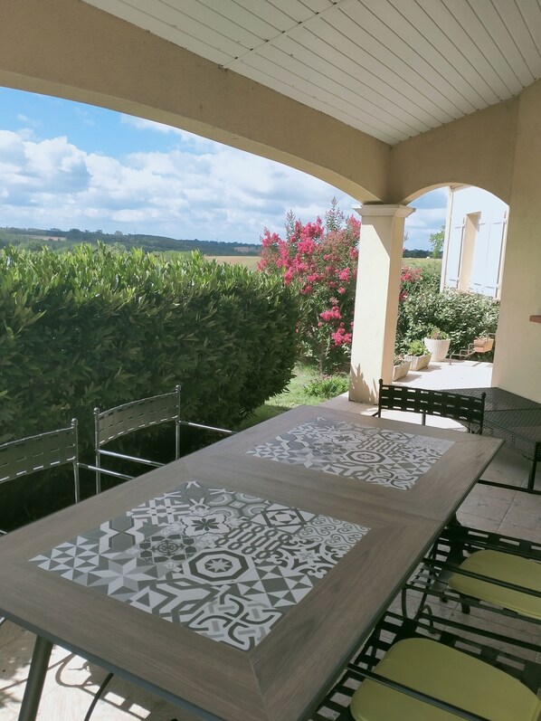 Outdoor dining
