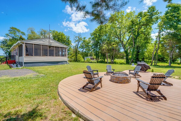 Rock Point Vacation Rental | 3BR | 1BA | Stairs Required | 800 Sq Ft