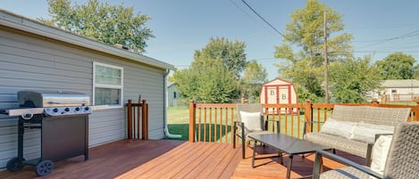Marion Vacation Rental | 2BR | 1BA | 1,200 Sq Ft | 1 Exterior Step Required