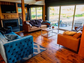 Living Room | Grand Lodging Company - Chalet Alta | State Line (Wyoming) (1)