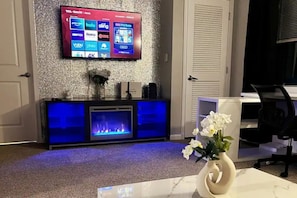 Living-room with LED fireplace.