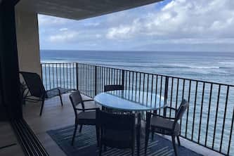 Whales! Luxury Oceanfront 20-foot Panoramic Views of Whales and Turtles