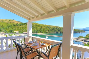 Enjoy panoramic vistas from Renoula%27s inviting terrace space%2E