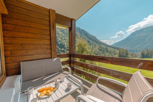 Splendida vista sulle montagne dal balcone