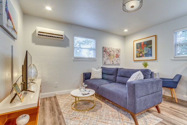 Pensacola Vacation Rental | 1BR | 1BA | 600 Sq Ft | 1 Step to Enter
