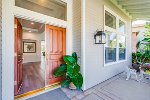 Front patio with plants and table