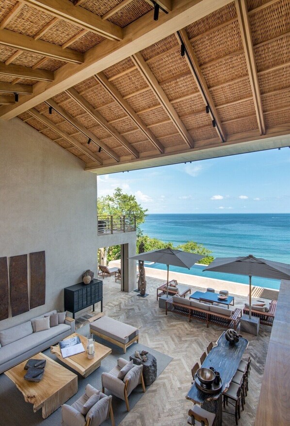 Vaulted Ceilings and unrivaled ocean view in Casa Xecora