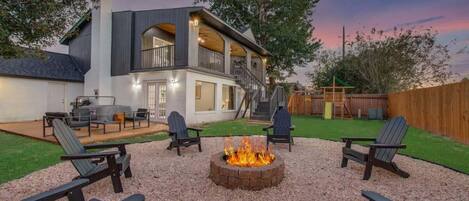Once you’re done chasing the kiddos up and around the playset, grab a seat in one of the loungers and chat late into the evening while the fire pit keeps you nice and warm.