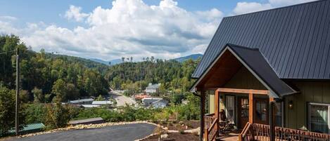 Incredible New Cabin With Great Smoky Mountains National Park Views!