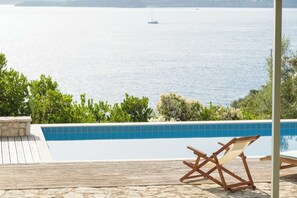 Private Pool with Stunning Sea View

