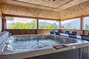 Indoor spa tub