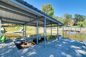 Private Boat Dock | Kayaks