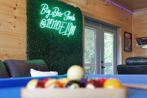 Big Bear Shack - Game Room & FB/IG Photo Wall