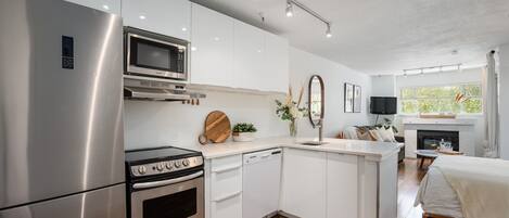 Full kitchen with a modern feel