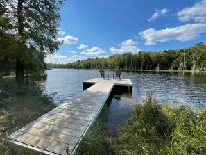 Lake access in the Summer.
-
Accès au lac lili l'été.