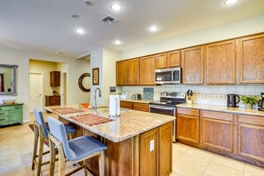 Kitchen | Outdoor Dining Area | Gas Grill | Community Amenities