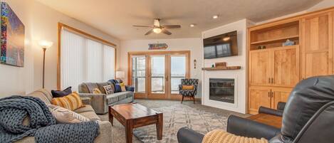Large LR with walkout to x-large private deck & AMAZING view of Lake Okoboji.