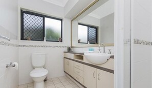 Main bedroom ensuite