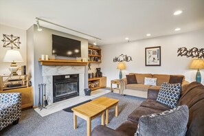 A flat screen tv and a fireplace to  enjoy!
