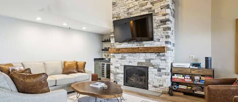 Comfortable living space, plenty of seating.  Beautiful stone fireplace (propane).  Gather with your family and friends on for a quiet night with that special one, while enjoying the country atmosphere.