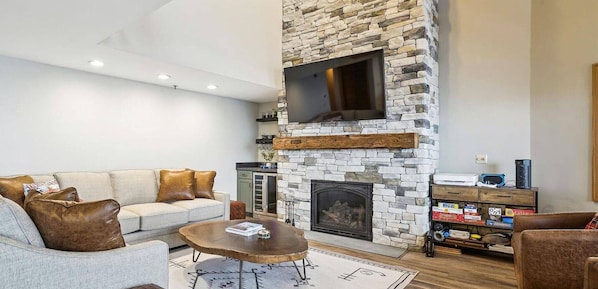 Comfortable living space, plenty of seating. Beautiful stone fireplace (propane). Gather with your family and friends on for a quiet night with that special one, while enjoying the country atmosphere.