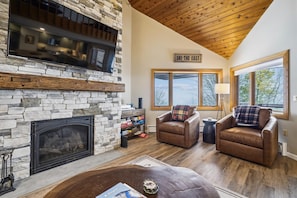 Comfortable living space, plenty of seating. Beautiful stone fireplace (propane). Gather with your family and friends on for a quiet night with that special one, while enjoying the country atmosphere