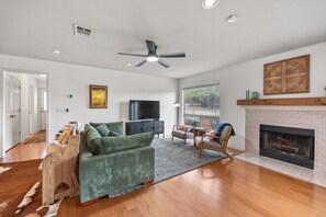 Cozy living room with new furnishings, and Smart TV (fireplace is not for guest use)