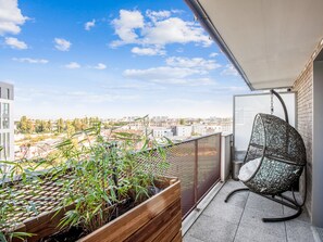 Balcon aménagé avec vue sur Paris