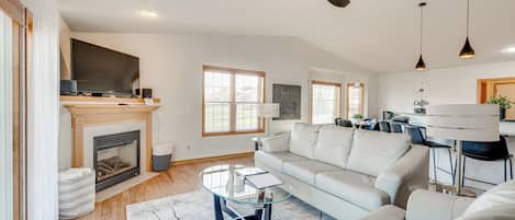 Sun Prairie Vacation Rental | 3BR | 3.5BA | Stairs Required | 1,700 Sq Ft