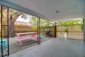 Shared Outdoor Space | Gas Grill