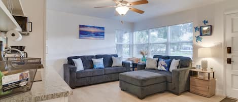 Gulfport Vacation Rental | 2BR | 1BA | 1 Step to Enter | 660 Sq Ft