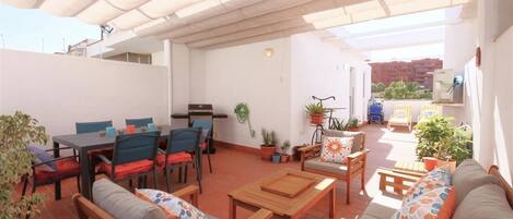 Huge roof terrace with outdoor seating, dining area, barbecue and sun loungers