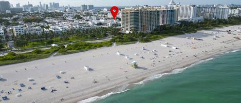 Enjoy a Stunning View of Miami Beach, Where the Ocean Meets the Sky in a Mesmerizing Horizon.