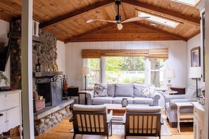 Great living area - TV, stereo, fire place