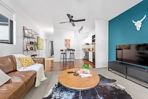 Aircon, Overhead Fan, Fast unlimited WiFi, Smart TV...